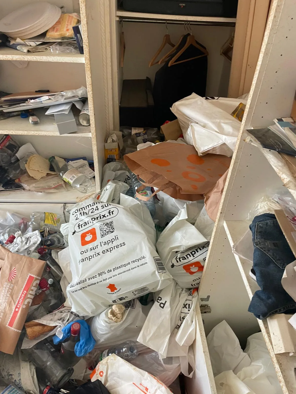 Comment expliquer la situation aux voisins pour limiter les tensions : le rôle de SOS DC à Issy-les-Moulineaux et dans les villes environnantes Comment expliquer la situation aux voisins pour limiter les tensions : le rôle de SOS DC à Issy-les-Moulineaux et dans les villes environnantes