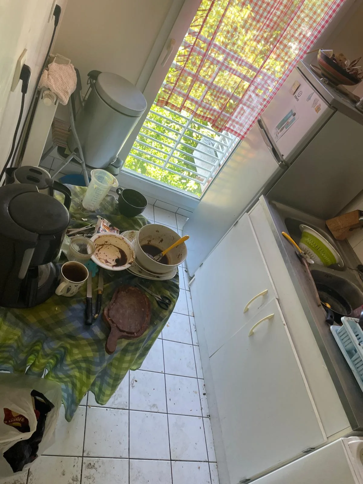 Quels risques respiratoires dans un logement très humide, moisi et rempli de déchets à Issy-les-Moulineaux et dans les villes environnantes ? Quels risques respiratoires dans un logement très humide, moisi et rempli de déchets à Issy-les-Moulineaux et dans les villes environnantes ?
